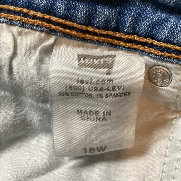 Levi's Classic Blue Denim Shorts Plus Size 18 - Picture 6 of 6